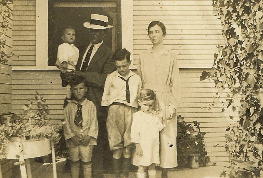 Vivian Jones Family - 1923